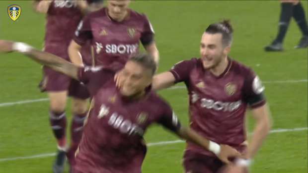 Raphinha scores first Leeds goal vs Everton